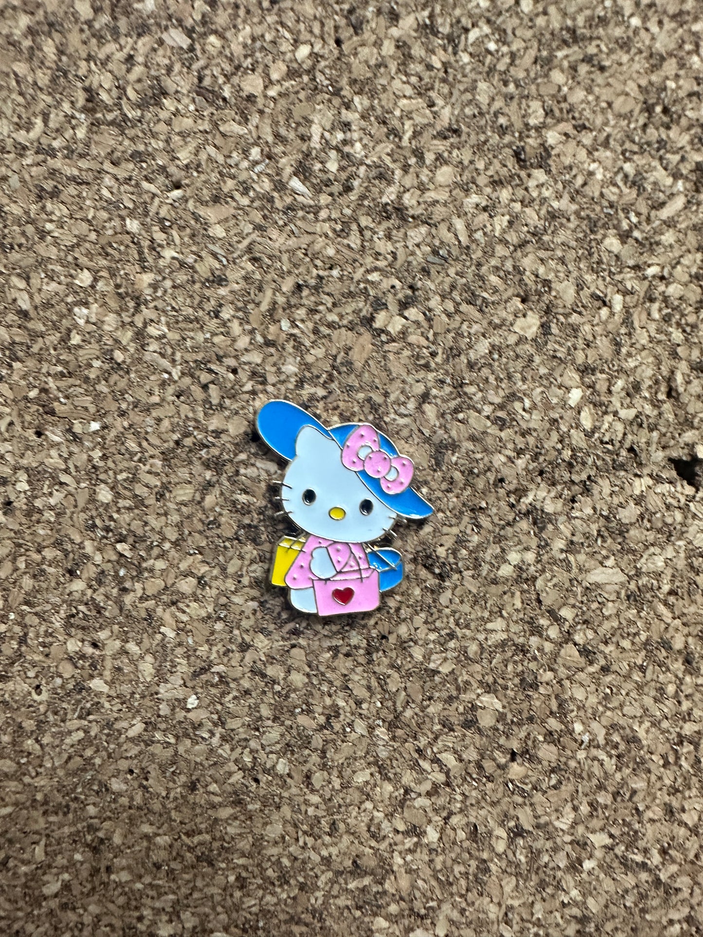 Hello Kitty Shopping Pin Badge