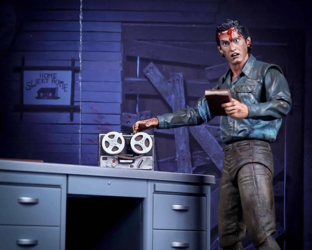 Evil Dead 2 Ash Ultimate Action Figure