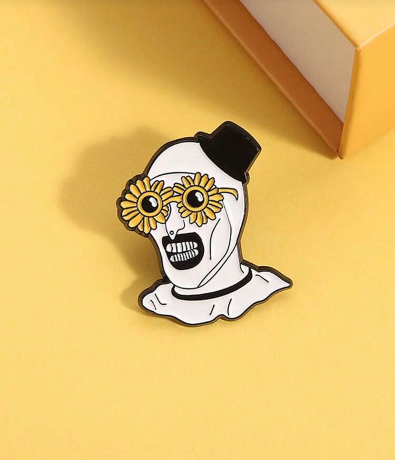 Terrifier Art the Clown Sunflower Glasses Pin Badge