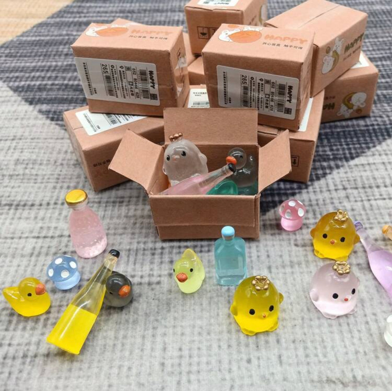 Happy Crate Mini Figure 4-Item Mystery Box