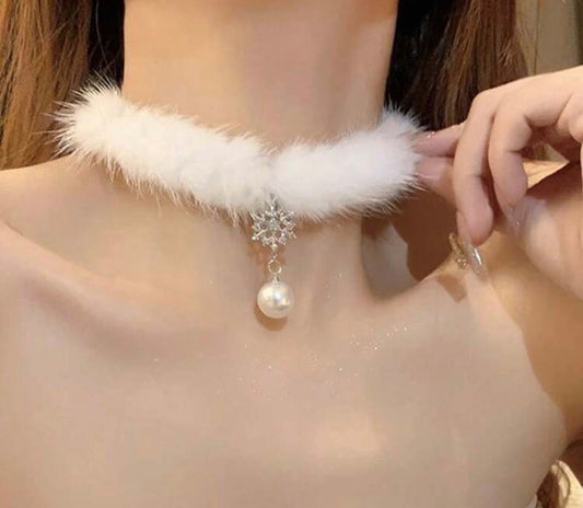 Fluffy Snowflake Choker