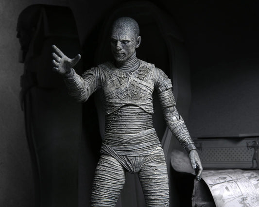 Universal Monsters The Mummy Black & White Ultimate Figure